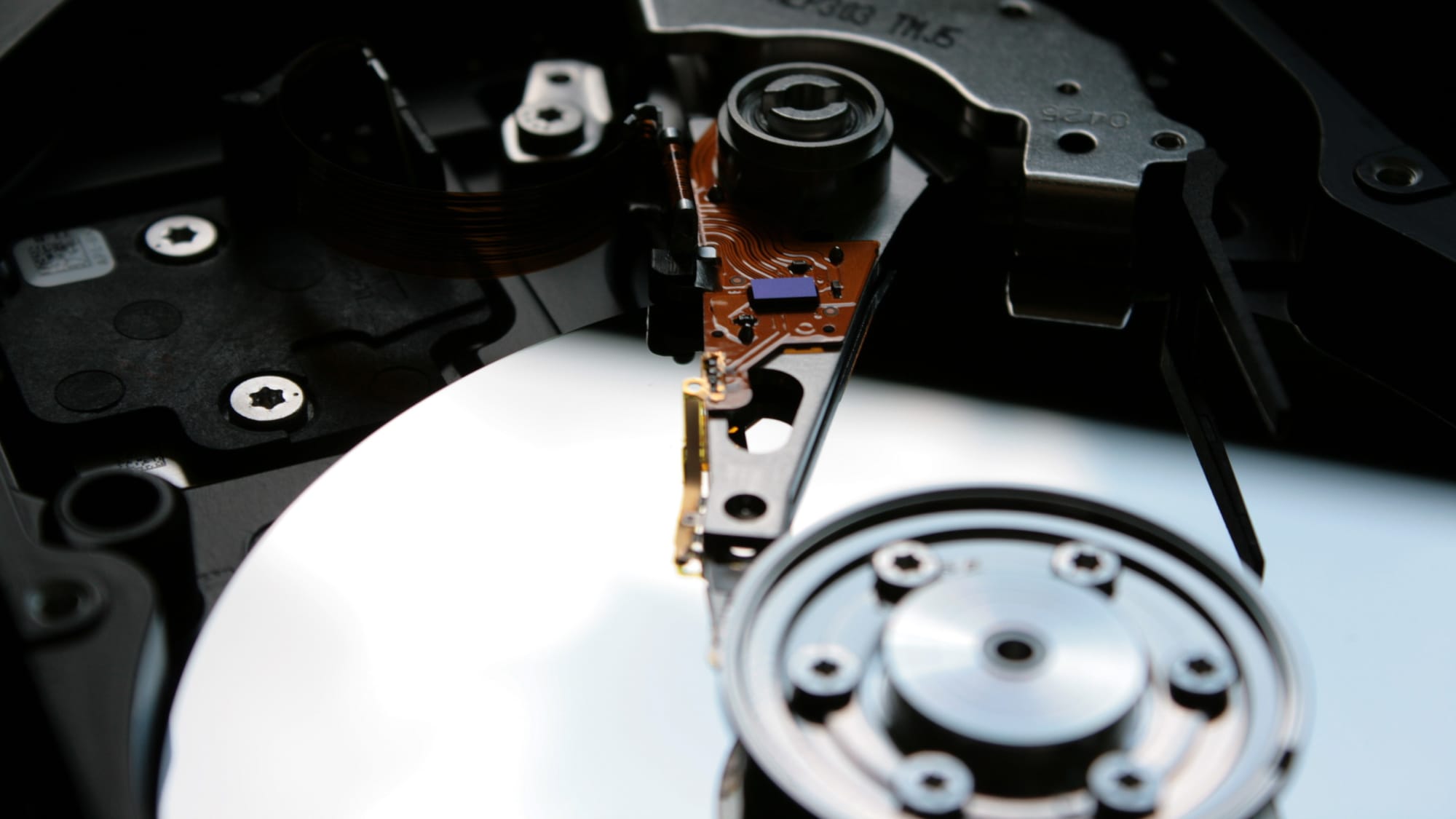 HDD ハードディスク 断片化 ヘッド