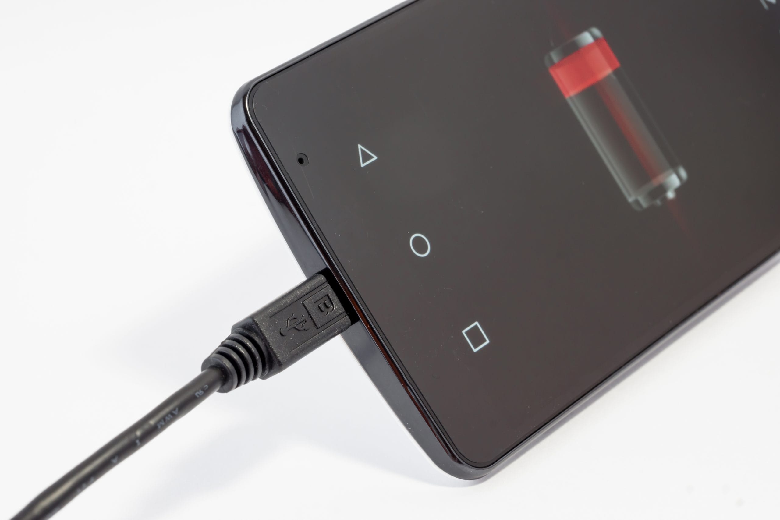 Androidのバッテリーが減りやすいときの対処法 | 原因別に解説