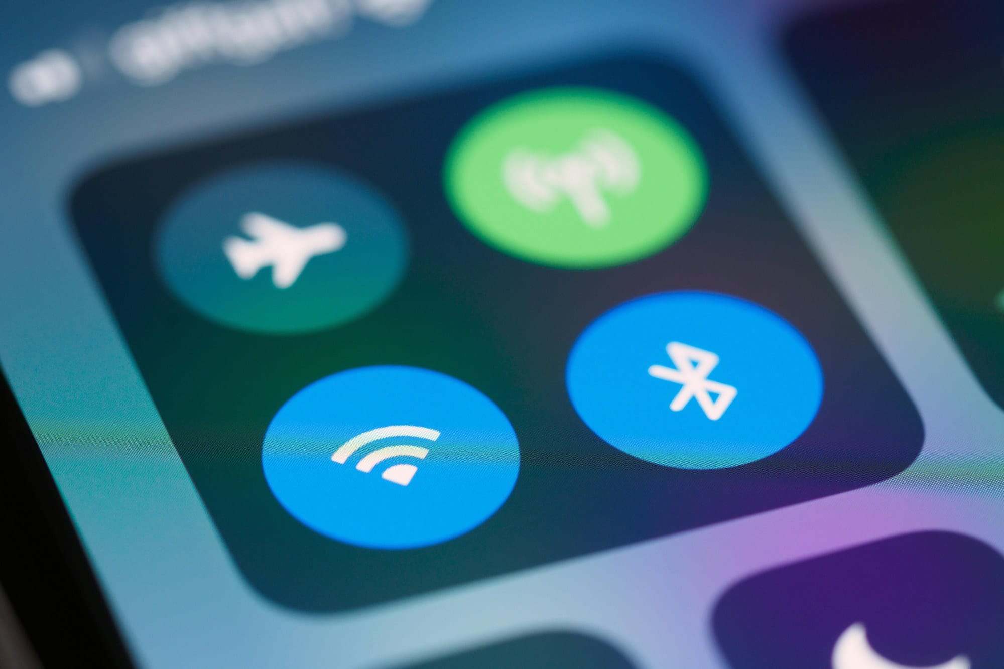 iPhoneのコントロールセンターでWi-Fiトグルを操作する画面