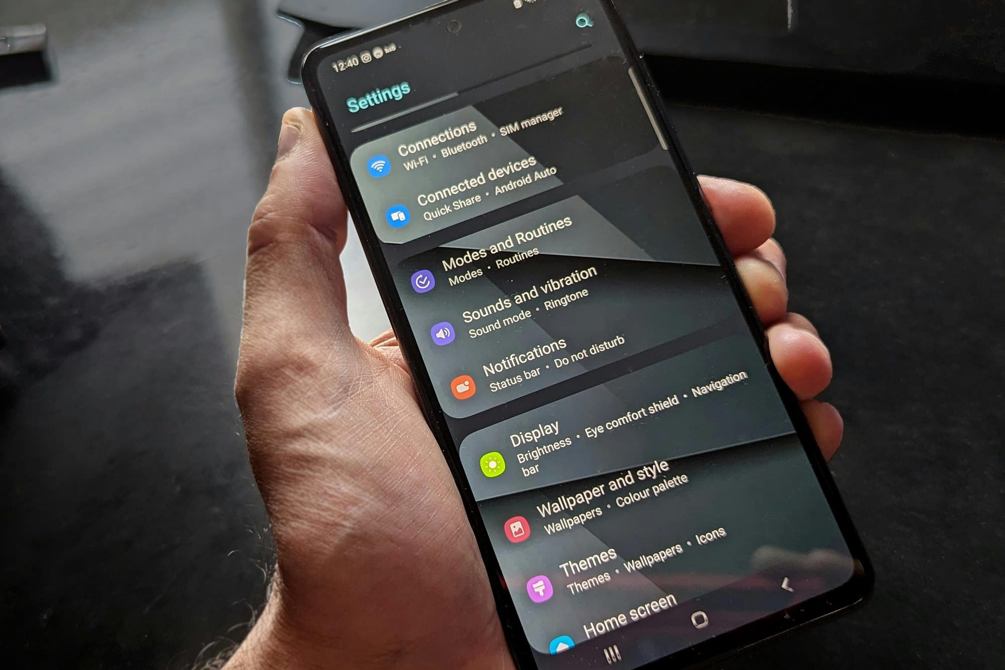 スマートフォンの設定画面 — Wi-Fi接続設定のイメージ