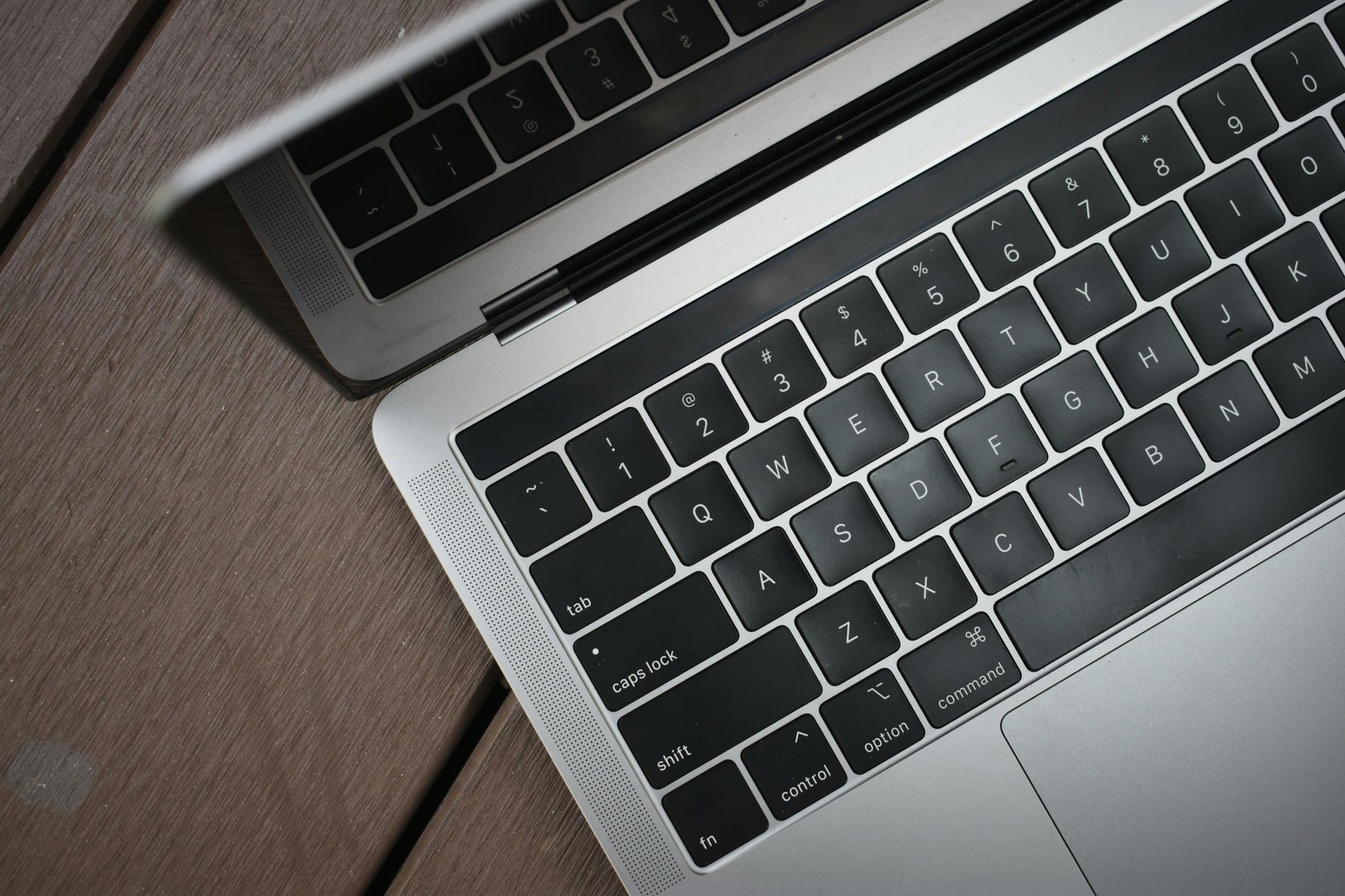 MacBookのキーボードのクローズアップ