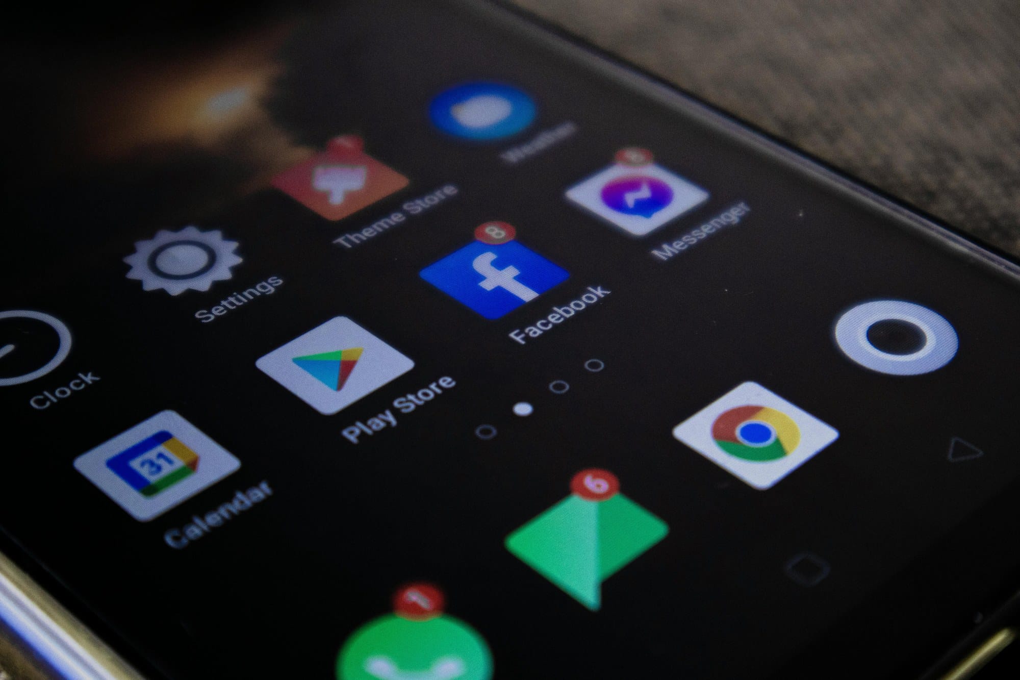 スマートフォンの画面に並ぶアプリ — Androidの画面録画のイメージ