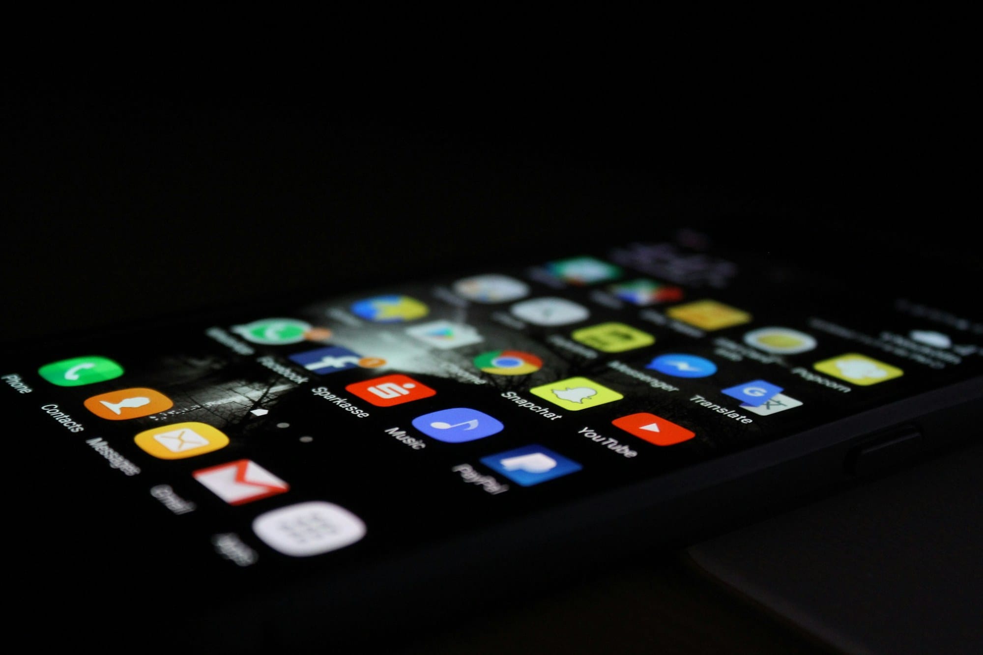 Androidスマホでスクリーンショットを確認している様子