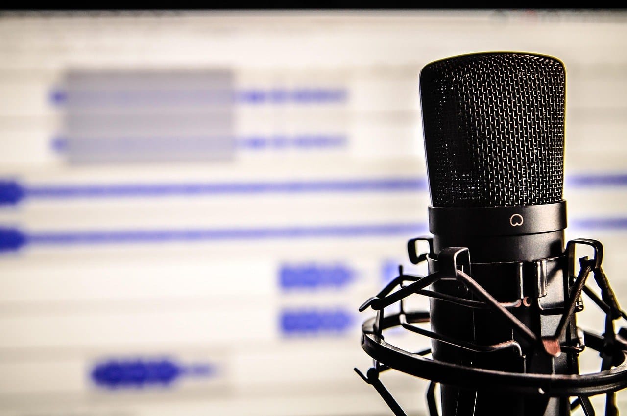 microphone and audio waveform for noise reduction