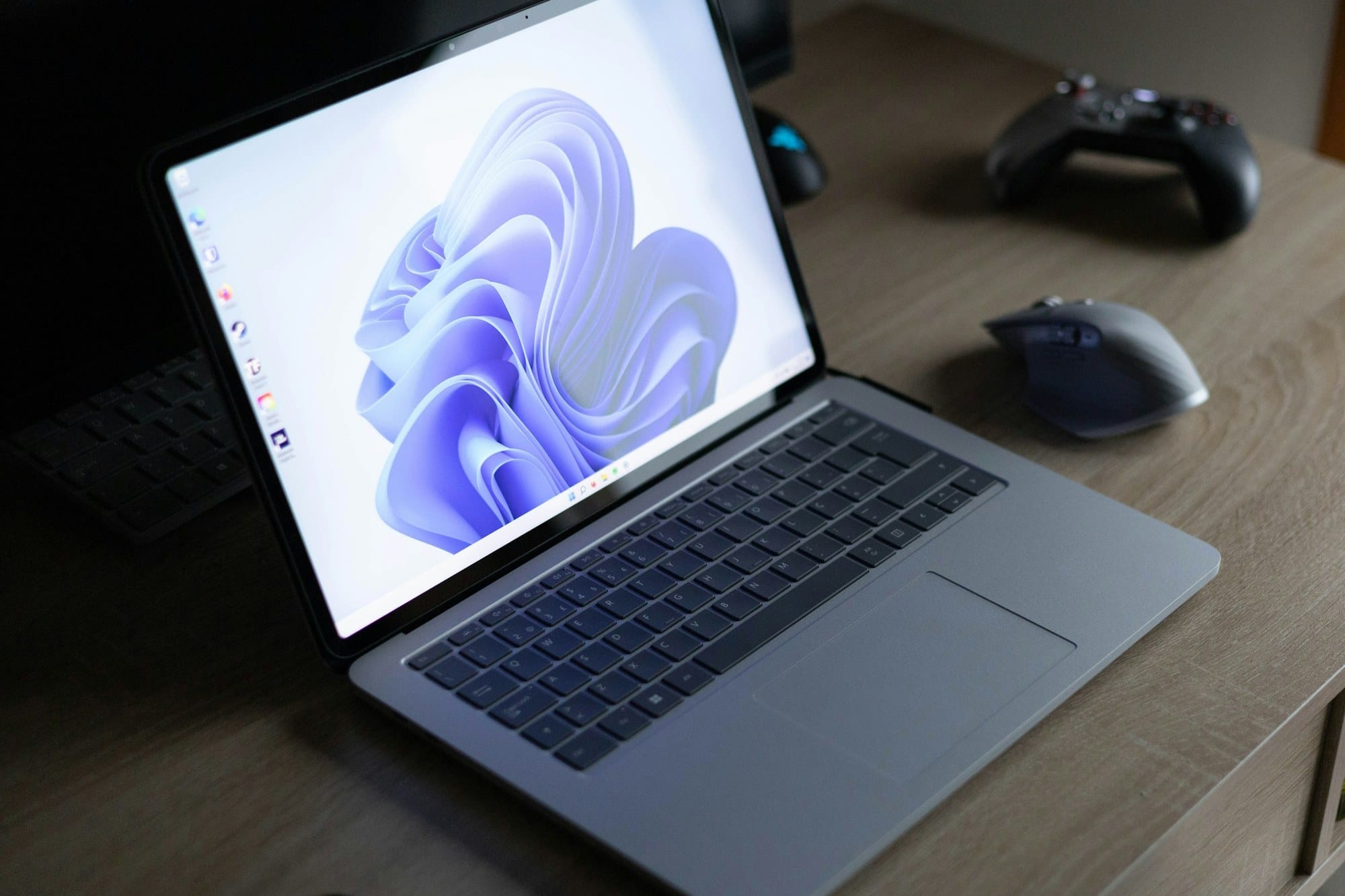 Windowsで複数のウインドウを並べて作業するデスク環境